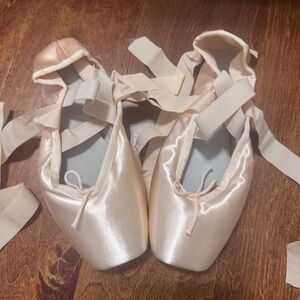bloch pointe shoes
